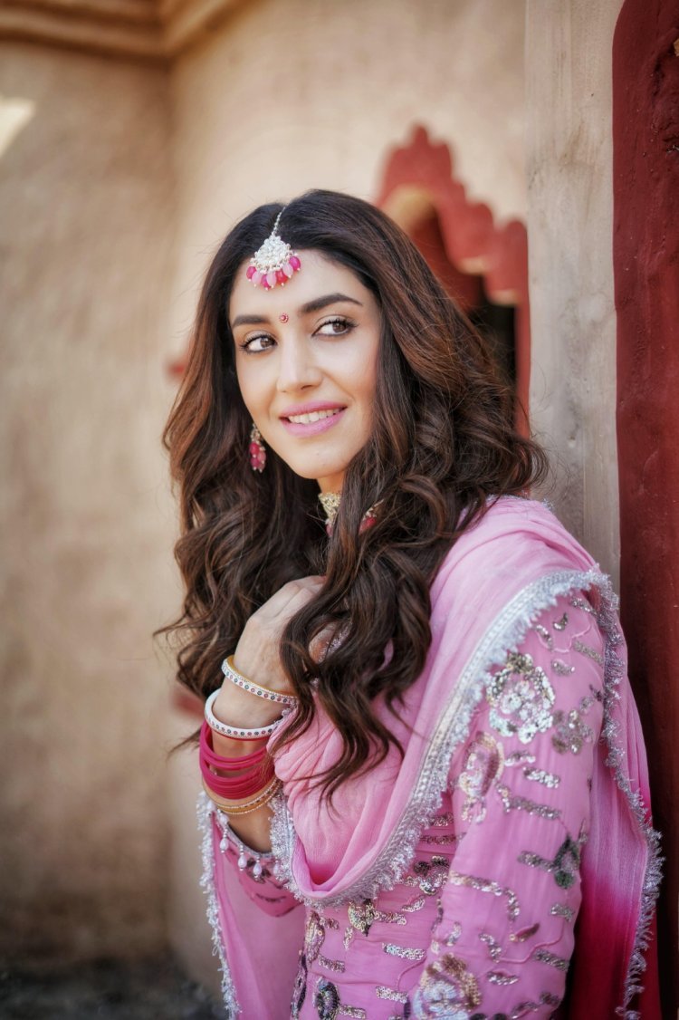 Delbar Arya Shoots For A Wedding Song In A Perfect Punjabi Kudi Look For Her Movie 'Damdaa' Alongside Satvinder Singh- Check BTS pictures now